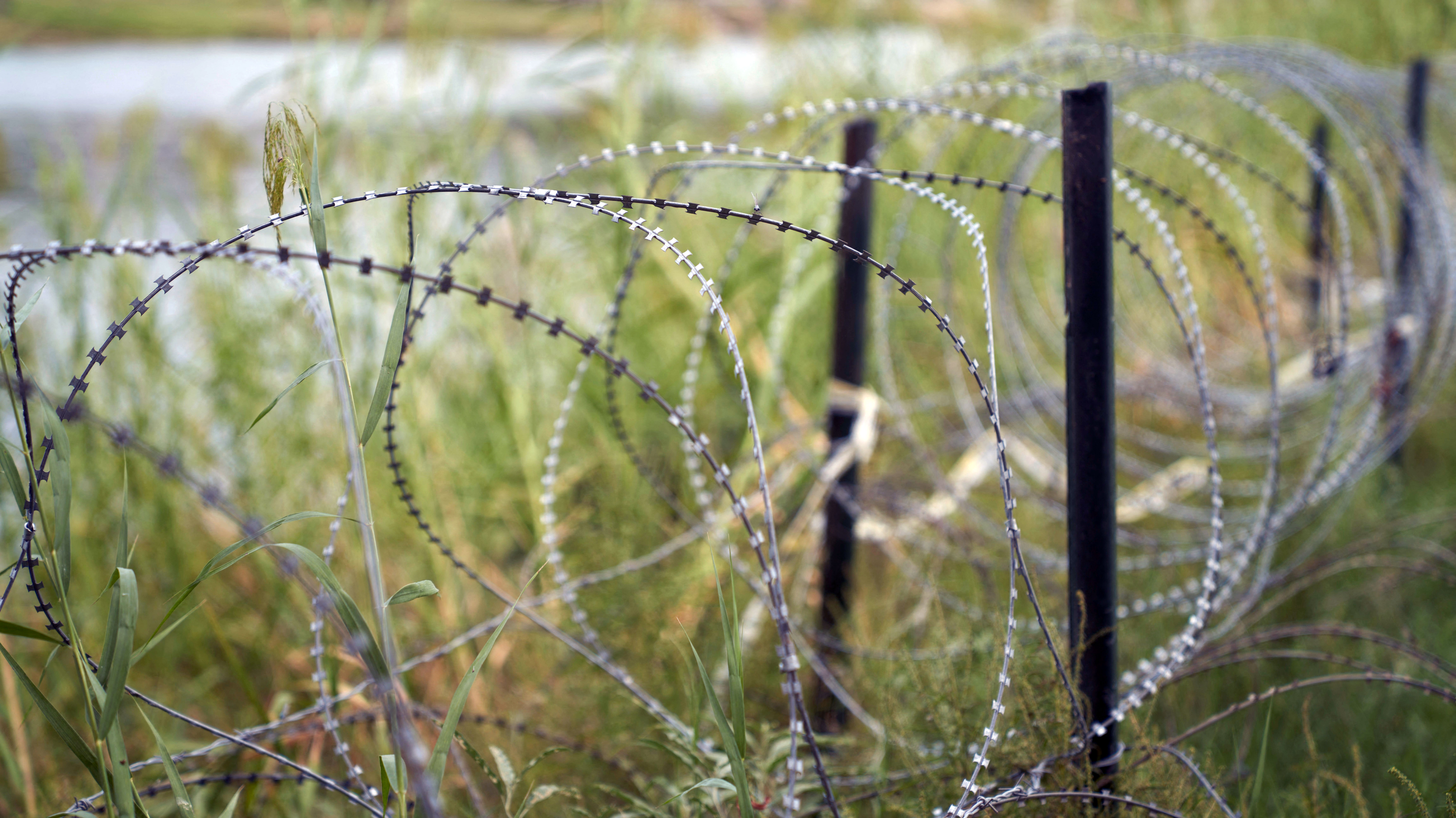 Razor wire separates the US southern border with Mexico on October 10, 2022 in Eagle Pass, Texas. - In the 2022 fiscal year US Customs and Border Patrol (CBP) has had over 2 million encounters with migrants at the US-Mexico border, setting a new record in CBP history.