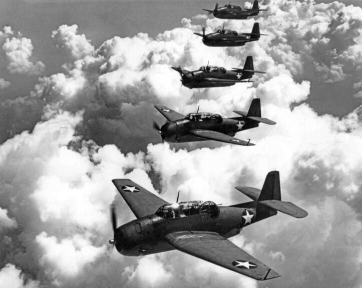 Grumman TBF-1 Avenger anti-submarine torpedo plane in flight over the Pacific, 1944 or 1945. The Avenger made its maiden flight on August 1, 1941 and participated in the battle of Midway (June 1942). 9,836 planes of this type were built. par Grumman et Eastern Aircraft. Il a ete utilise par l'US Navy et de nombreuses forces aeriennes etrangeres. (Photo by: Photo12/Universal Images Group via Getty Images)