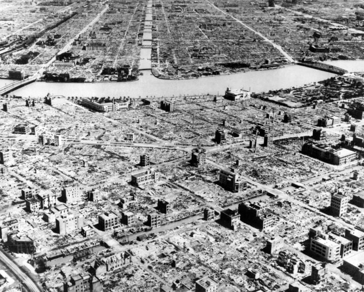 Aerial view of Tokyo razed by American bombing carried out on the evening of March 9th by 334 B-29 Super Flying Fortresses. Tokyo, March 1945 (Photo by Mondadori via Getty Images)
